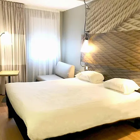 ホテル イビス サントル クレマンソー 3*