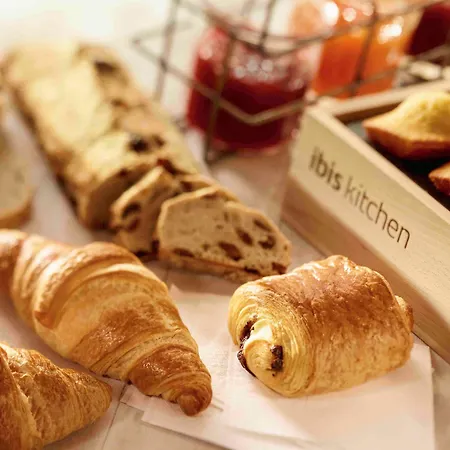 ホテル イビス サントル クレマンソー 3*