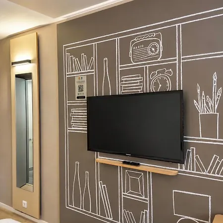 Ibis Centre Clemenceau Hotel 3*