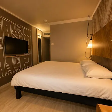Ibis Centre Clemenceau Hotel 3*