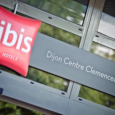 ホテル イビス サントル クレマンソー 3*