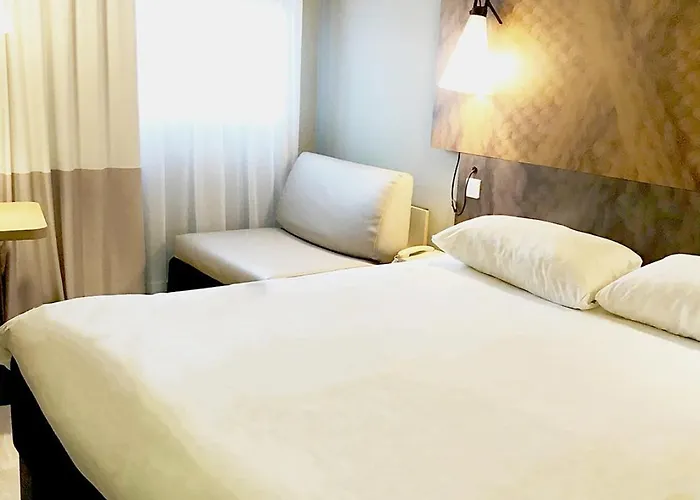 第戎中心克莱蒙梭宜必思酒店 酒店 第戎