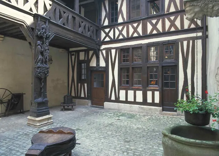 第戎中心克莱蒙梭宜必思酒店